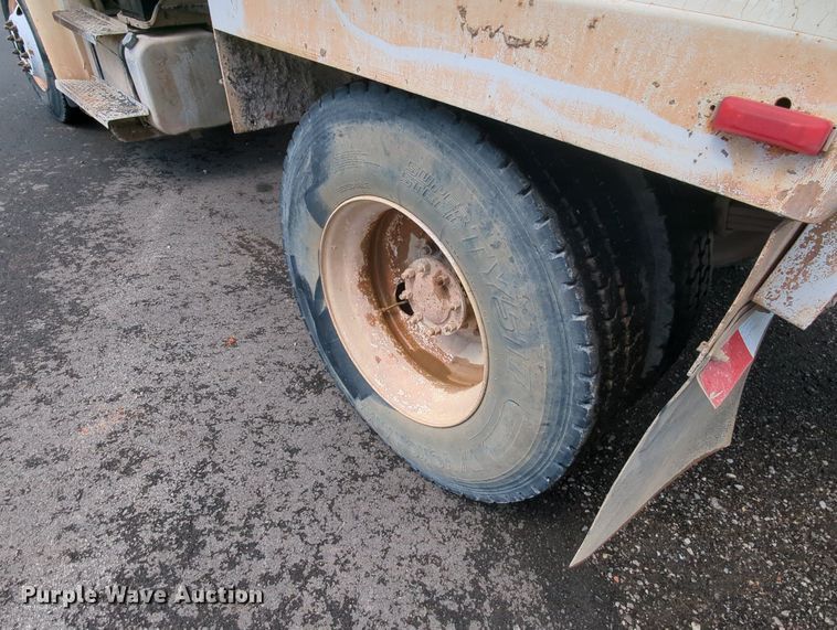 image for item LM9850 2007 Freightliner Business Class M2  water truck