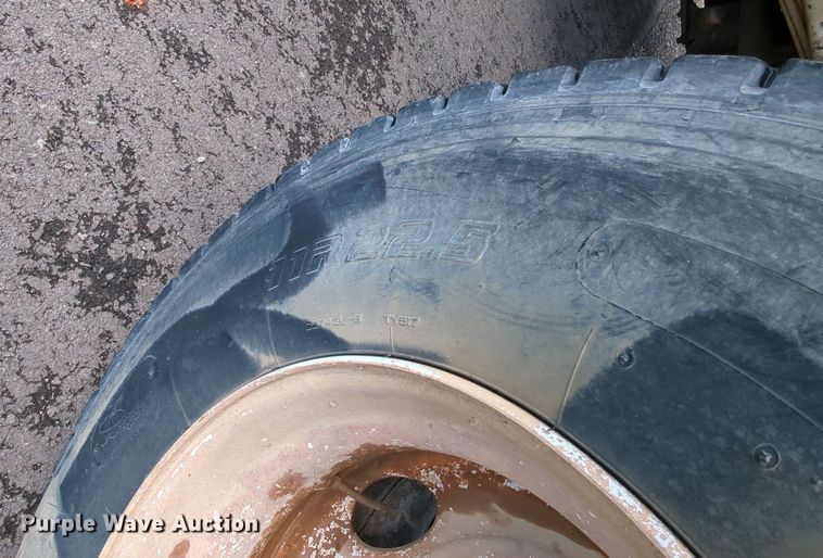 image for item LM9850 2007 Freightliner Business Class M2  water truck