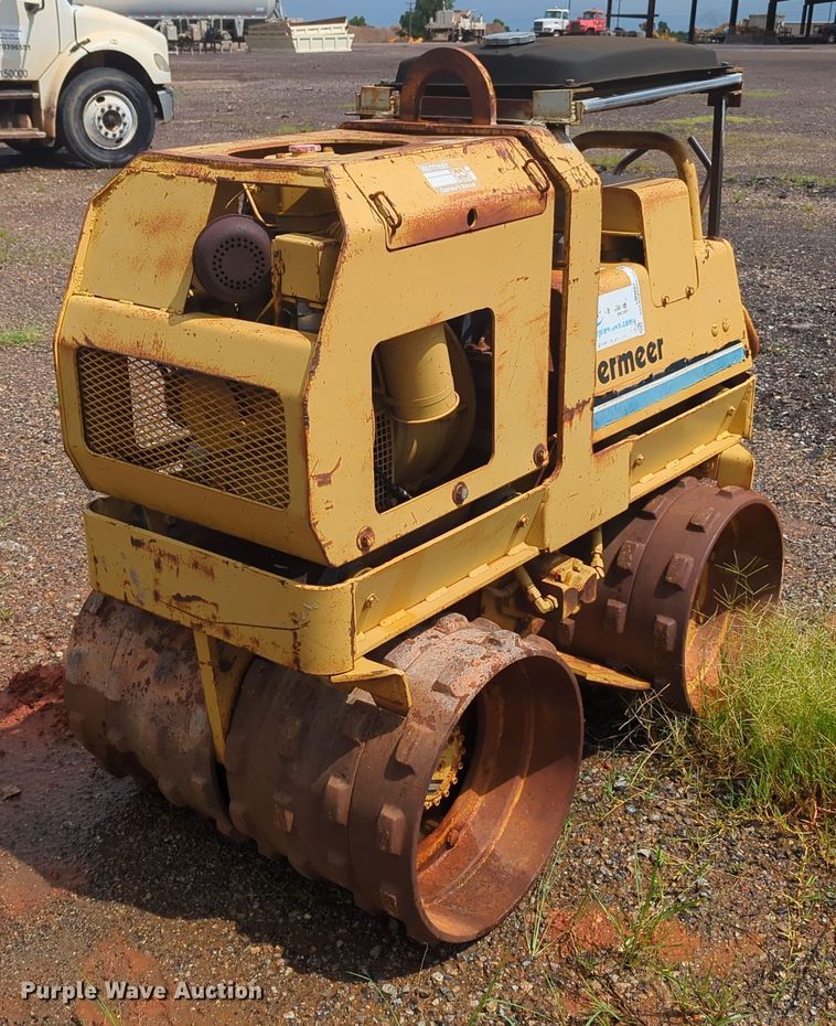 image for item LM9857 1991 Vermeer TC23-33  trench compactor