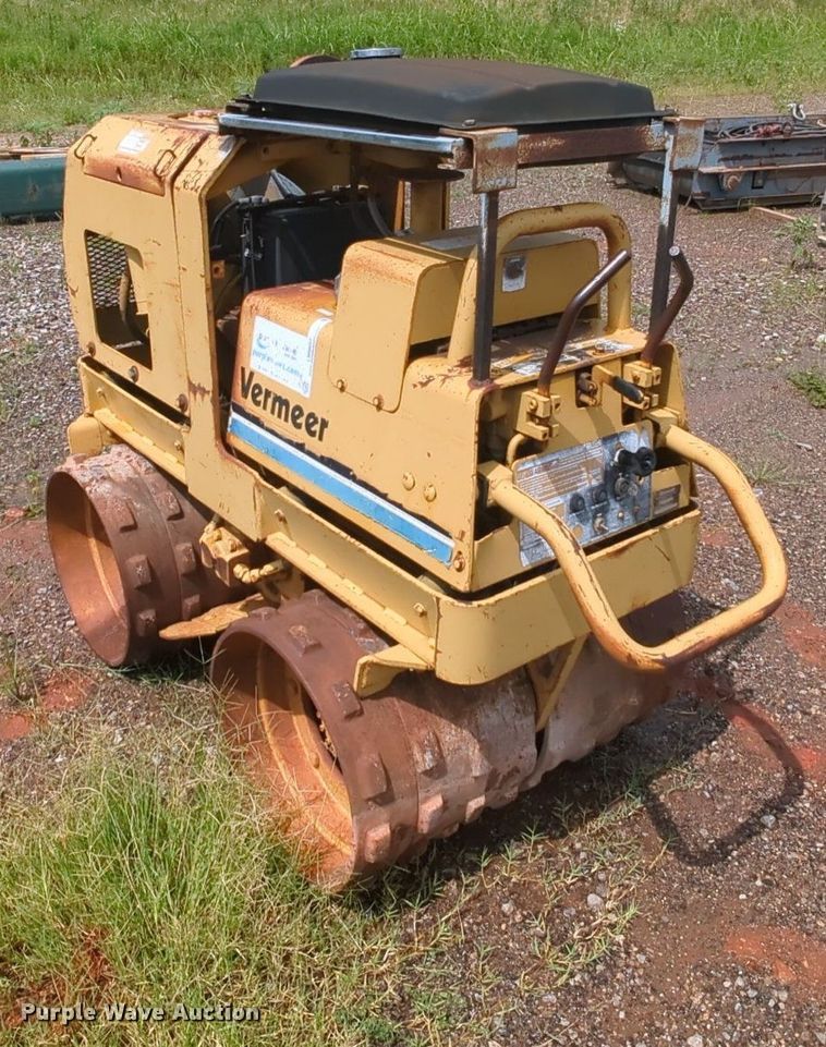 image for item LM9857 1991 Vermeer TC23-33  trench compactor