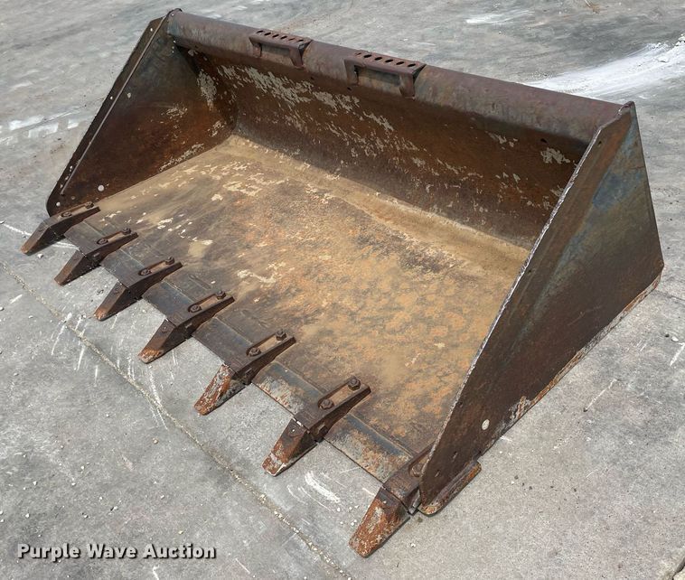 Bobcat skid steer bucket in Wichita, KS Item LS9473 sold Purple Wave