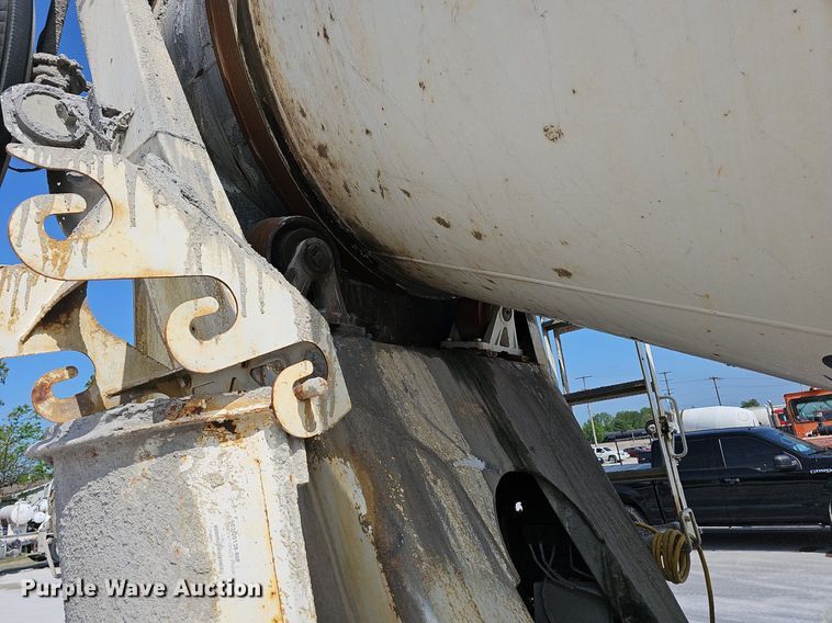 image for item LW9570 2005 Kenworth W900  ready mix truck