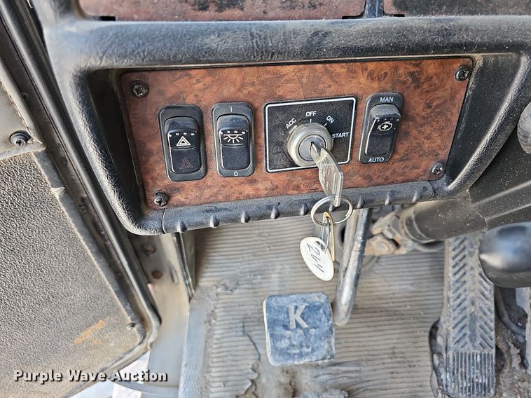 image for item LW9570 2005 Kenworth W900  ready mix truck