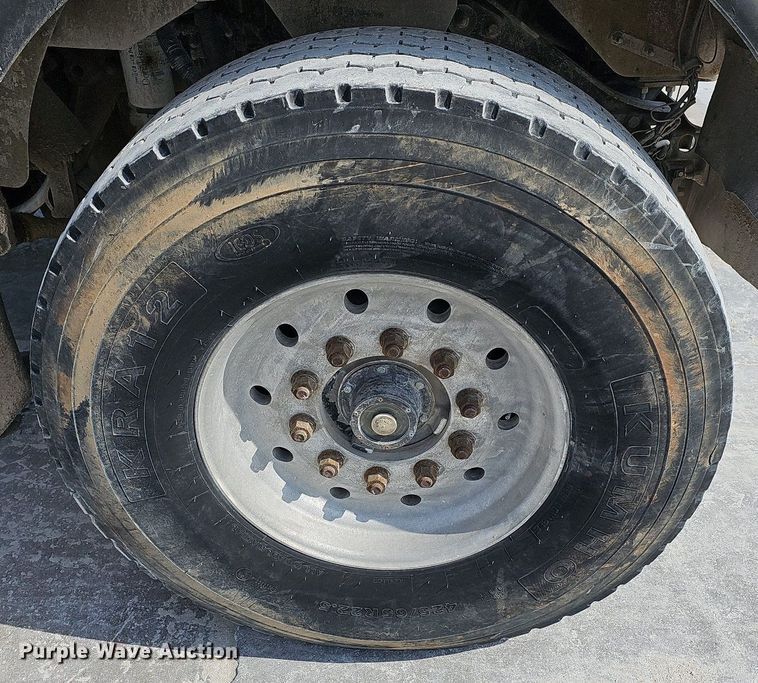 image for item LW9570 2005 Kenworth W900  ready mix truck