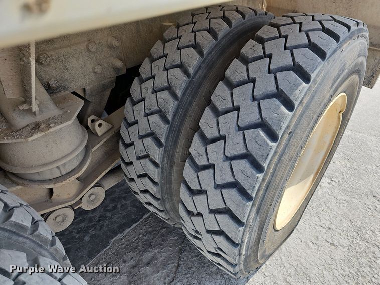 image for item LW9570 2005 Kenworth W900  ready mix truck