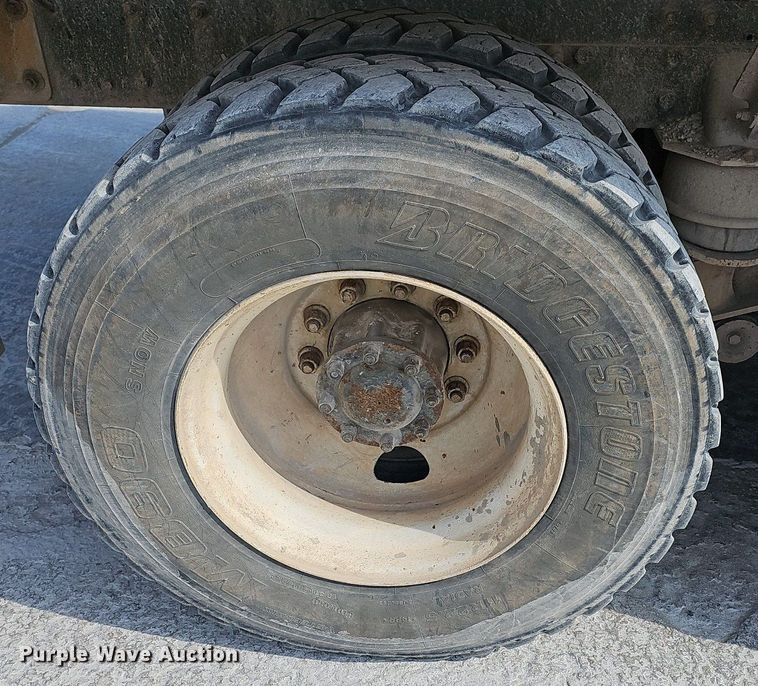 image for item LW9570 2005 Kenworth W900  ready mix truck