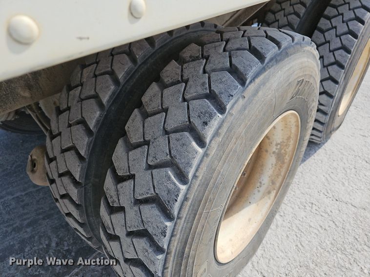 image for item LW9570 2005 Kenworth W900  ready mix truck