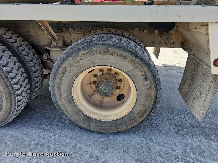 image for item LW9570 2005 Kenworth W900  ready mix truck