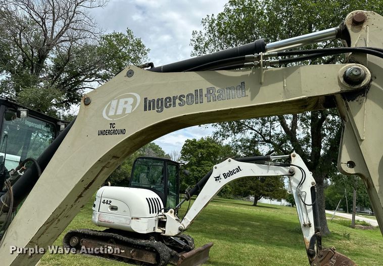 image for item MB9691 2006 Ingersoll Rand ZX-75  mini excavator