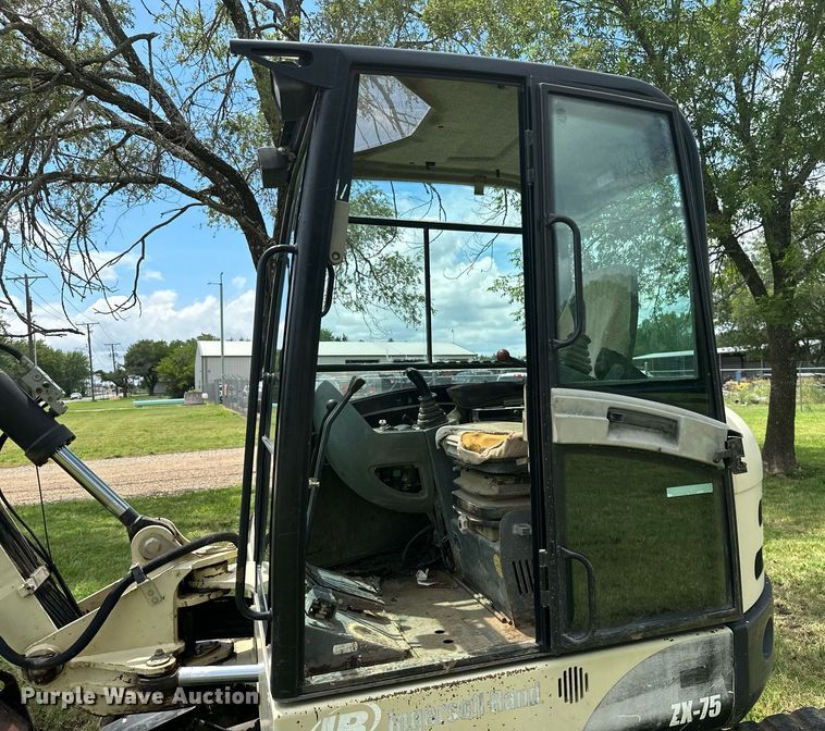 image for item MB9691 2006 Ingersoll Rand ZX-75  mini excavator