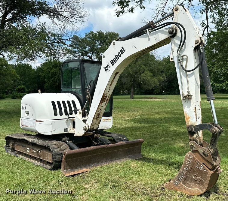 image for item MB9692 2006 Bobcat 442  mini excavator