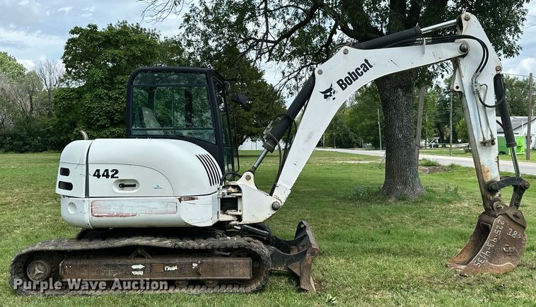 image for item MB9692 2006 Bobcat 442  mini excavator
