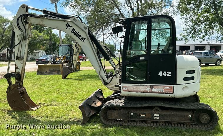image for item MB9692 2006 Bobcat 442  mini excavator