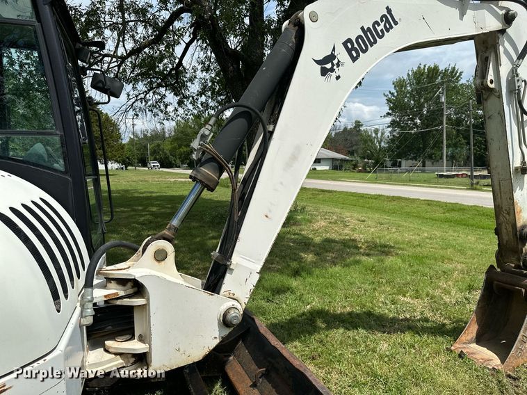 image for item MB9692 2006 Bobcat 442  mini excavator