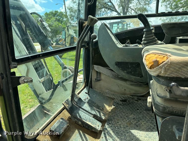 image for item MB9692 2006 Bobcat 442  mini excavator