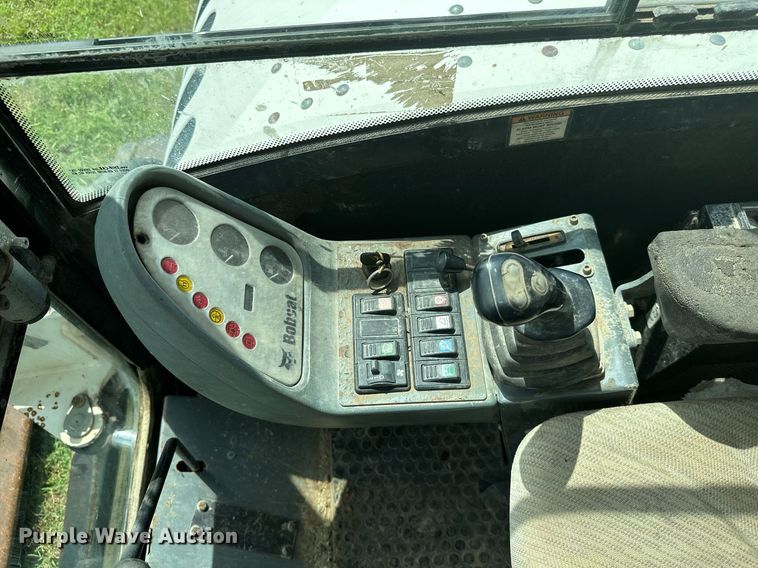 image for item MB9692 2006 Bobcat 442  mini excavator