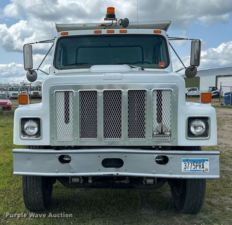 image for item MQ9292 1997 International 2554  dump truck