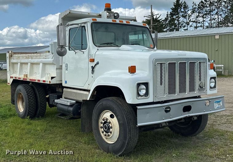 image for item MQ9292 1997 International 2554  dump truck