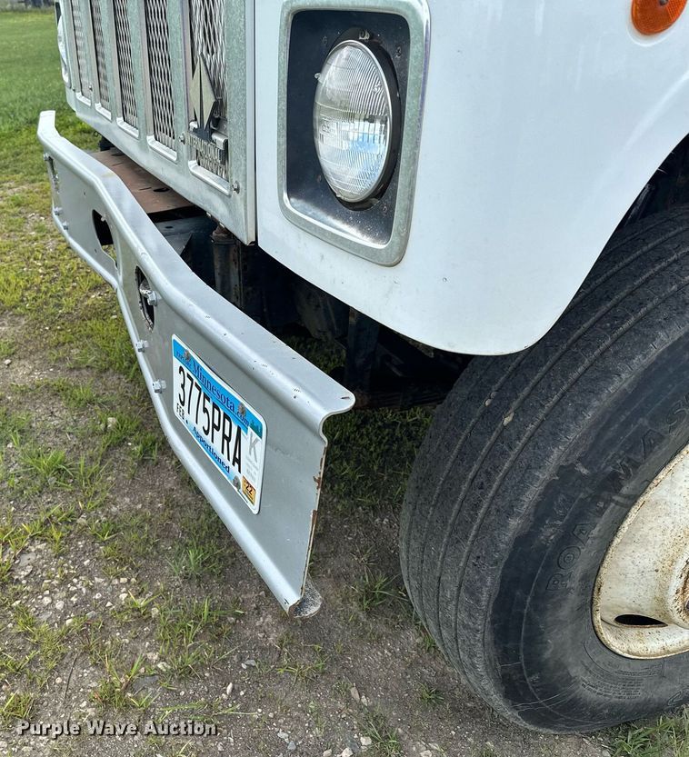 image for item MQ9292 1997 International 2554  dump truck