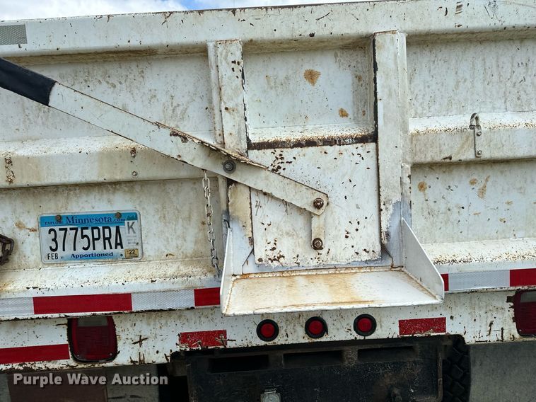 image for item MQ9292 1997 International 2554  dump truck