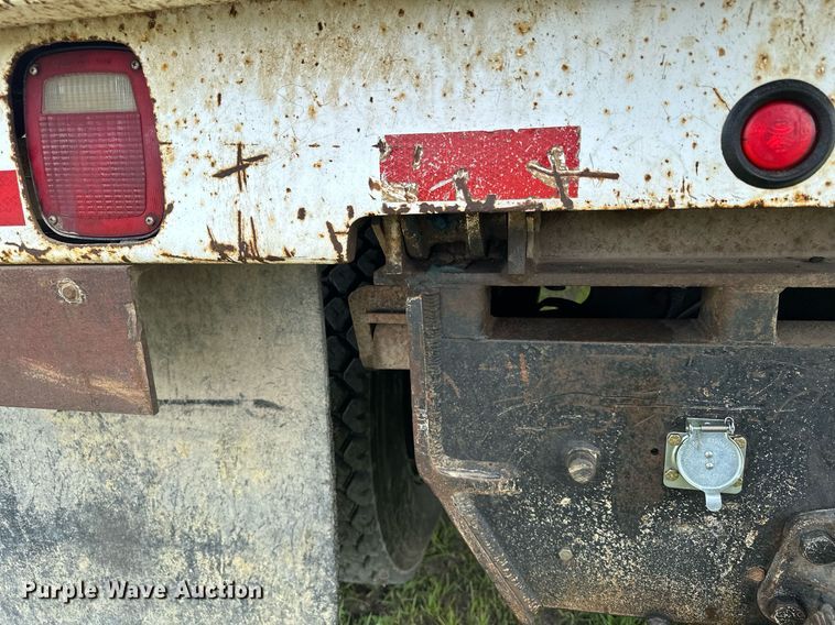 image for item MQ9292 1997 International 2554  dump truck