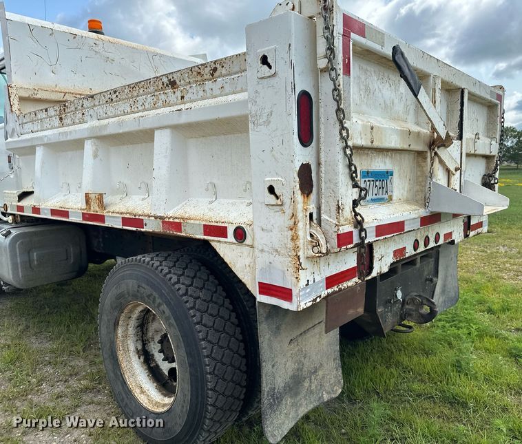 image for item MQ9292 1997 International 2554  dump truck