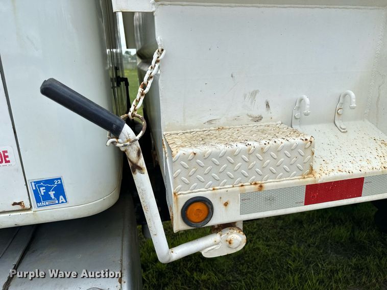 image for item MQ9292 1997 International 2554  dump truck