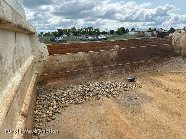 image for item MQ9292 1997 International 2554  dump truck