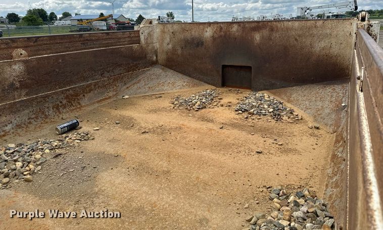 image for item MQ9292 1997 International 2554  dump truck