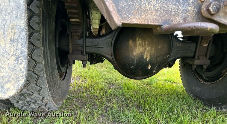 image for item MQ9292 1997 International 2554  dump truck