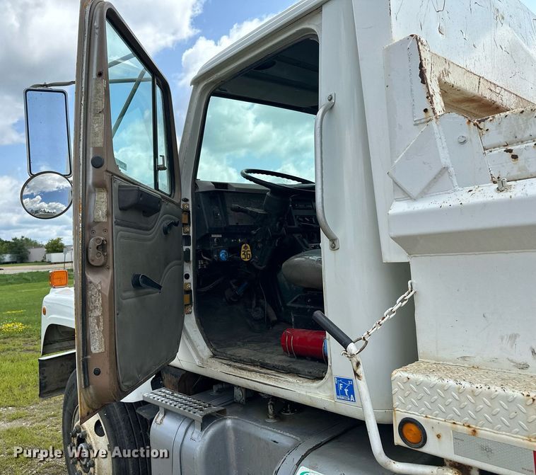 image for item MQ9292 1997 International 2554  dump truck