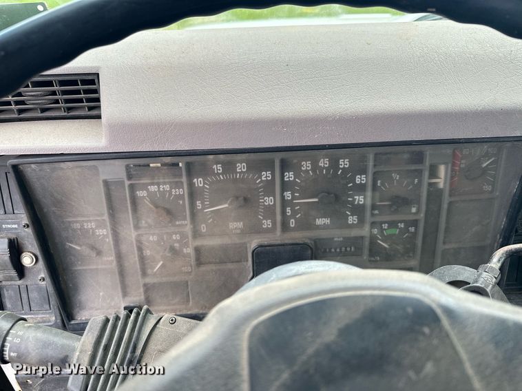 image for item MQ9292 1997 International 2554  dump truck