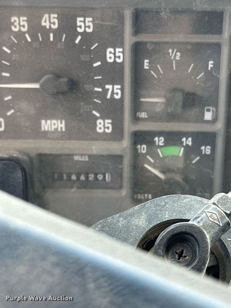 image for item MQ9292 1997 International 2554  dump truck