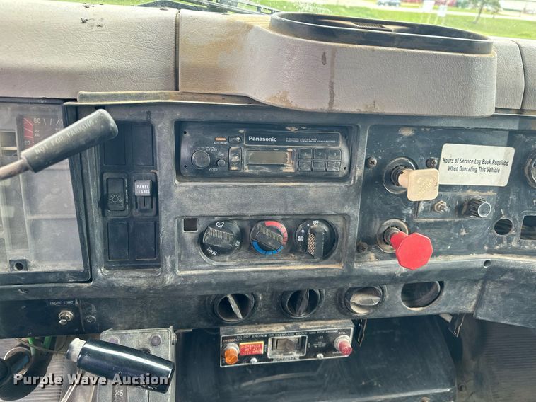 image for item MQ9292 1997 International 2554  dump truck