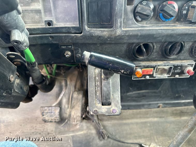 image for item MQ9292 1997 International 2554  dump truck