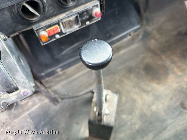 image for item MQ9292 1997 International 2554  dump truck