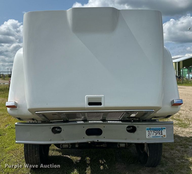 image for item MQ9292 1997 International 2554  dump truck