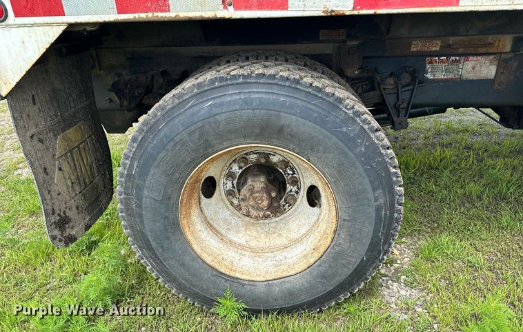 image for item MQ9292 1997 International 2554  dump truck