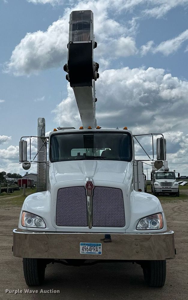 image for item MQ9293 2010 Kenworth T370  bucket truck