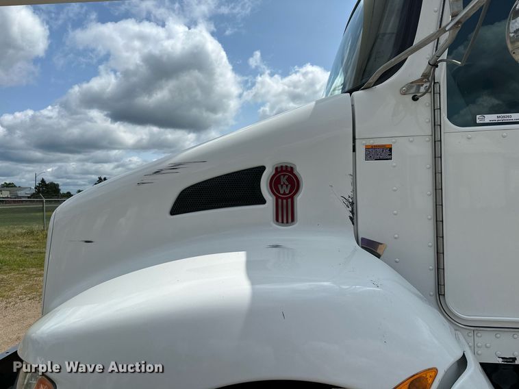 image for item MQ9293 2010 Kenworth T370  bucket truck