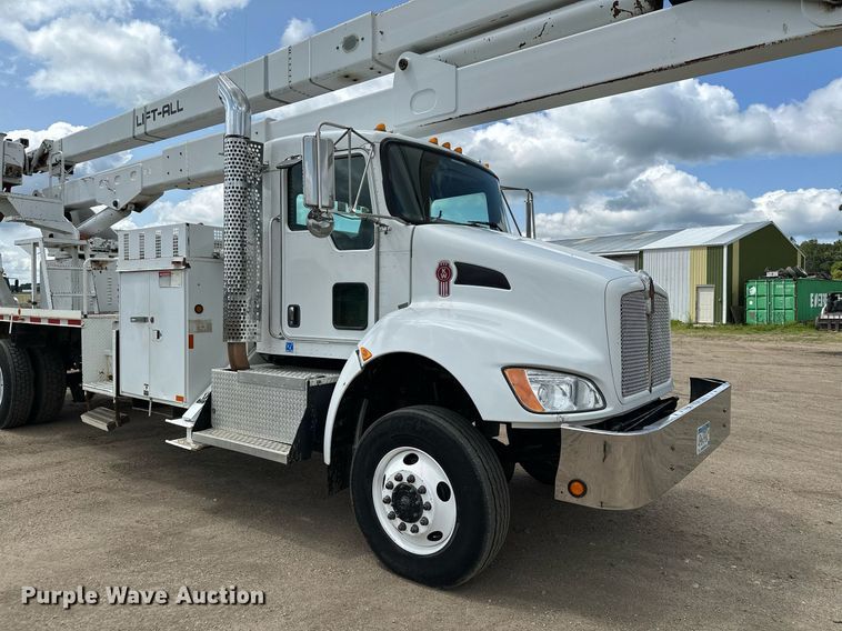image for item MQ9293 2010 Kenworth T370  bucket truck