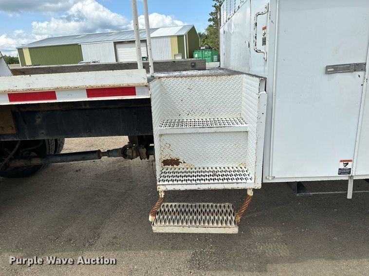 image for item MQ9293 2010 Kenworth T370  bucket truck