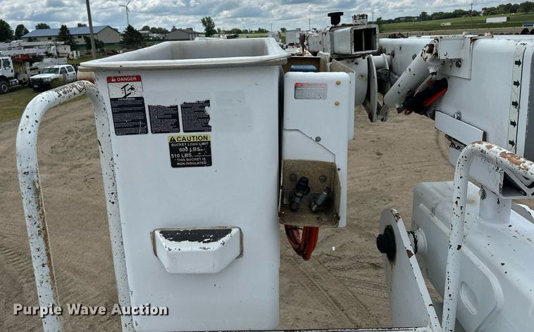 image for item MQ9293 2010 Kenworth T370  bucket truck