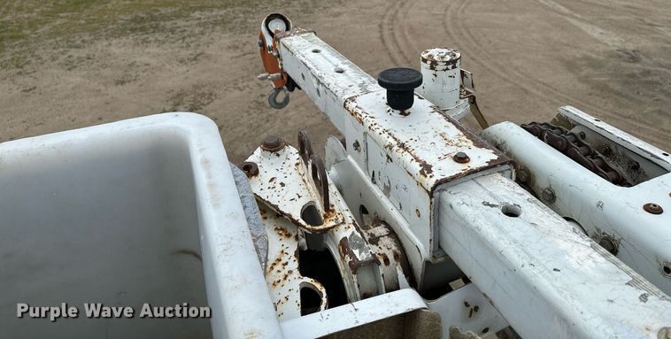 image for item MQ9293 2010 Kenworth T370  bucket truck