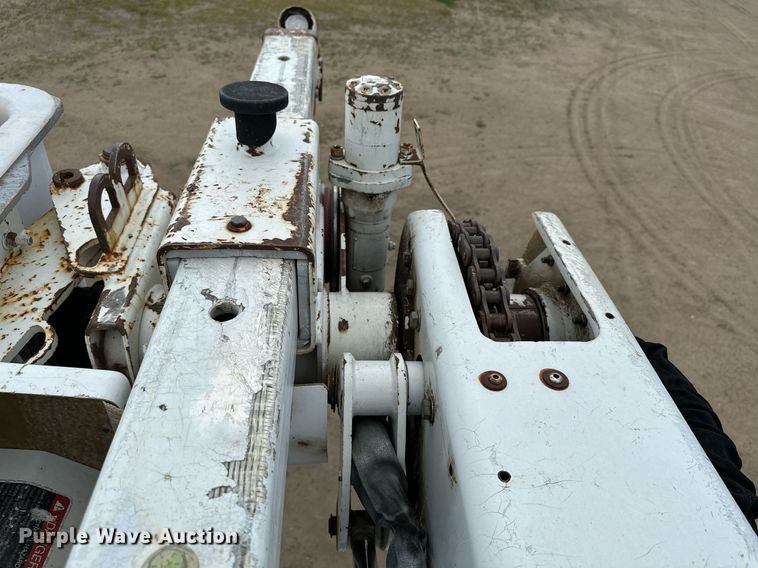 image for item MQ9293 2010 Kenworth T370  bucket truck