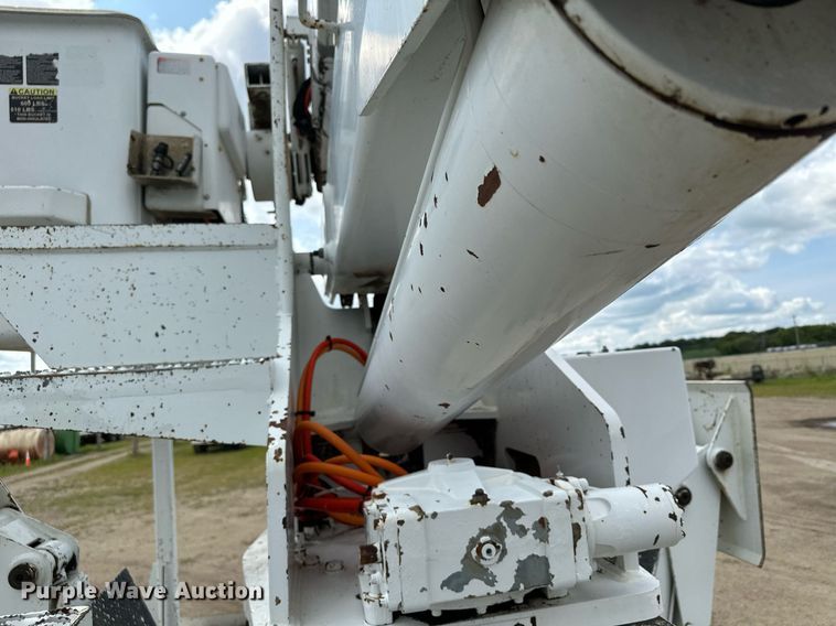 image for item MQ9293 2010 Kenworth T370  bucket truck