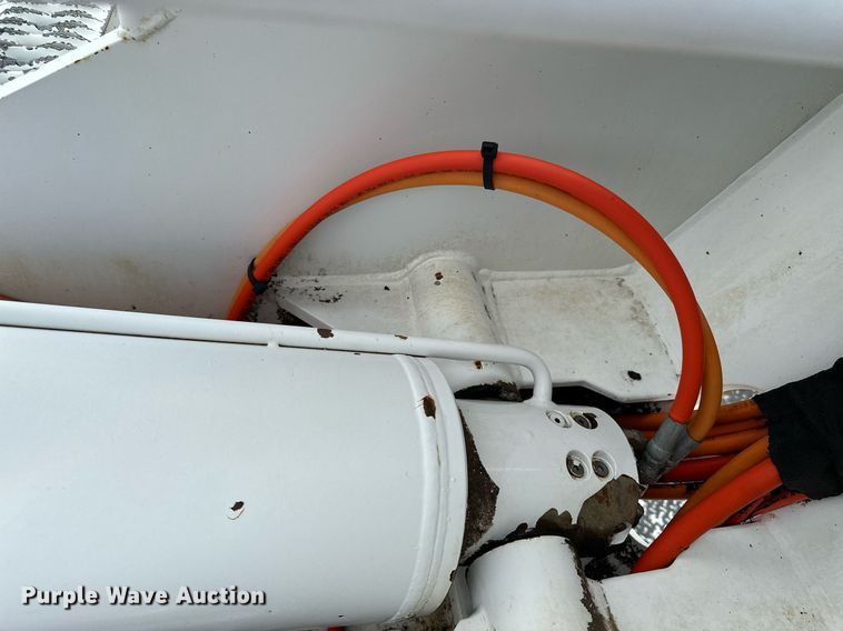 image for item MQ9293 2010 Kenworth T370  bucket truck