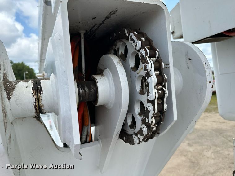 image for item MQ9293 2010 Kenworth T370  bucket truck