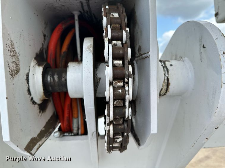 image for item MQ9293 2010 Kenworth T370  bucket truck