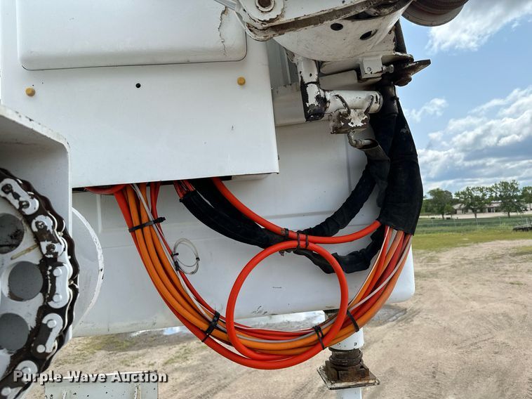 image for item MQ9293 2010 Kenworth T370  bucket truck